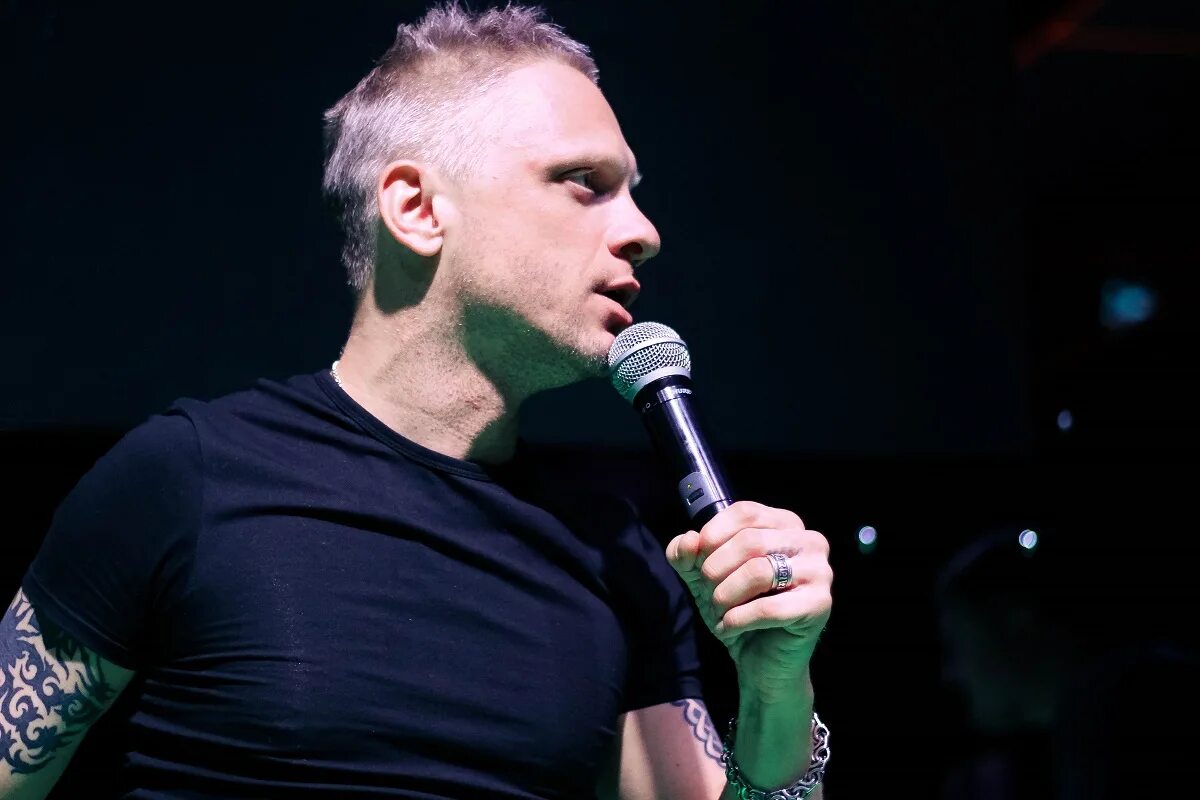 александр шаляпин актер. стендап комик шаляпин. шаляпин стендап комик. александр шаляпин 2021. александр шаляпин глухарь 2.