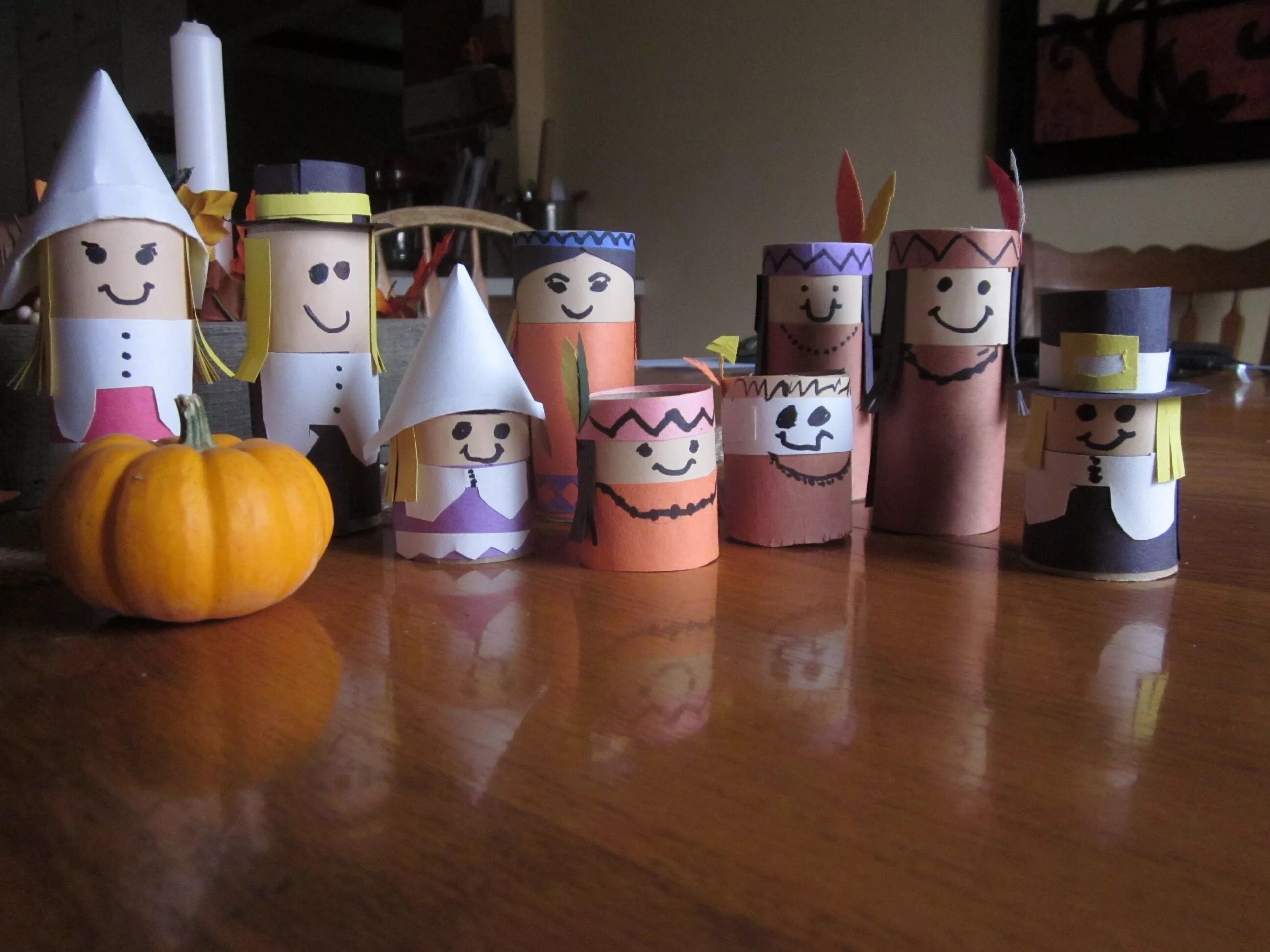 игрушки из втулок. животные из втулок. поделки из рулона туалетной бумаги. конструирование из туалетных втулок. поделки из втулок для детей.