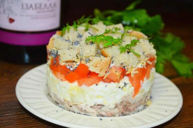 Салат курица под кайфом. Салат курочка под кайфом. Салат курица под кайфомом. Салат кайф рецепт. Салат курочка под кайфом с копченой курицей и маком.