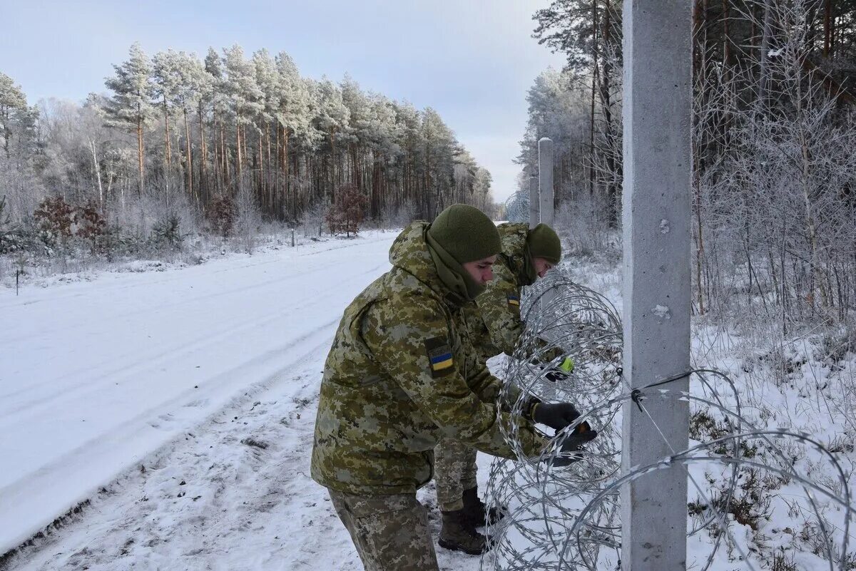 Украинская граница войска. Границы украины. граница белоруссии и украины. укрепления украины на границе с белоруссией. российские войска под харьковом.