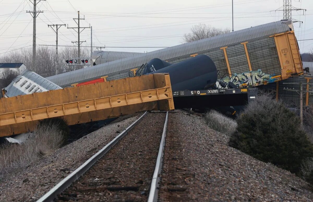 Поезд сошел с рельс россия. Катастрофа в Огайо 2023 крушение поезда. Ohio крушение поезда. Огайо 2023.
