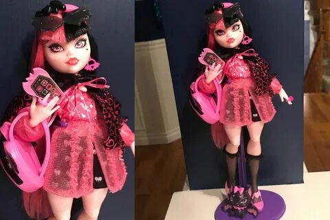 How does clothes from other dolls fits to new Draculaura? 