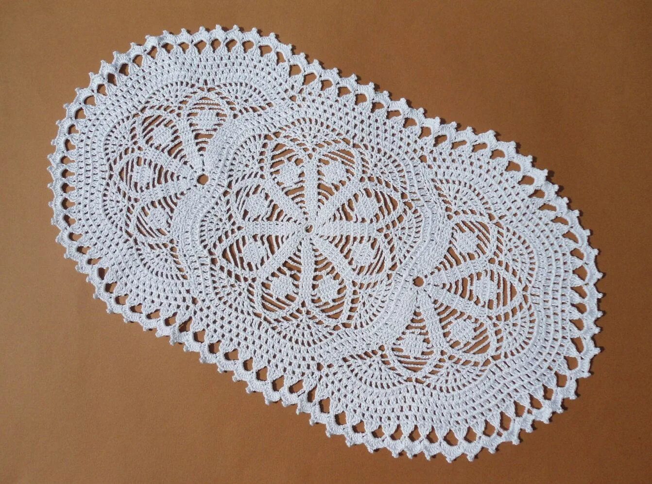 Овальная салфетка 70х40. Crochet Lace овальная салфетка. Овальная салфетка крючком. Овальная скатерть крючком. Овальная салфетка связанная крючком