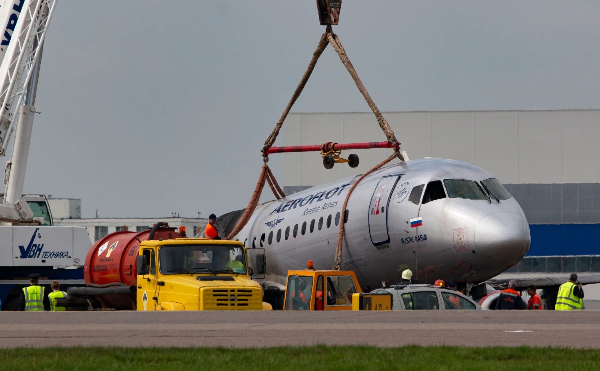 Крушение SSJ 100 В Шереметьево. Авиакатастрофа SSJ-100 В Шереметьево. Катастрофа SSJ 100 В Шереметьеве. Крушение Superjet 100 в Шереметьево.