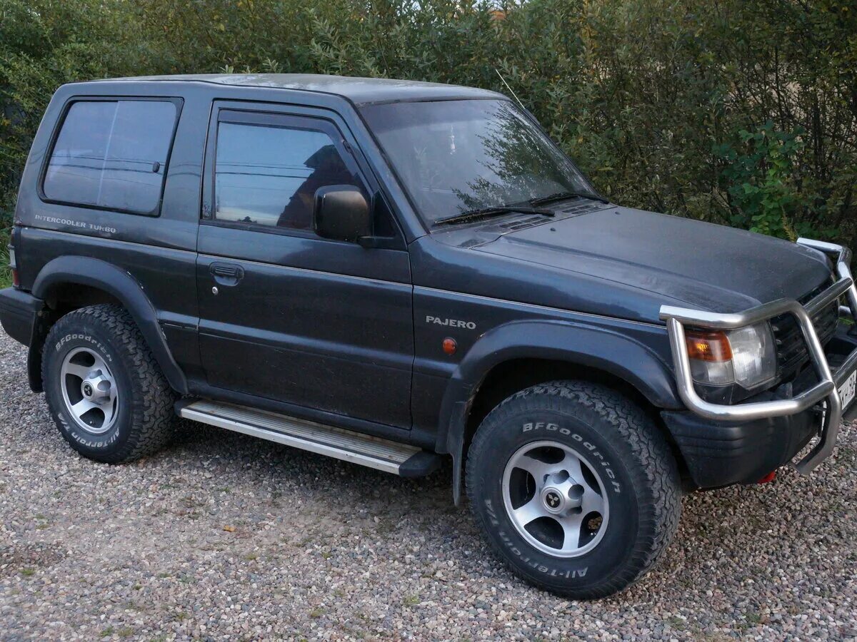 Внедорожники б у россия. 1994 Mitsubishi Pajero II. Mitsubishi Pajero 3 дверный 1994. Pajero 2 1994. Mitsubishi Pajero 2 дверный.