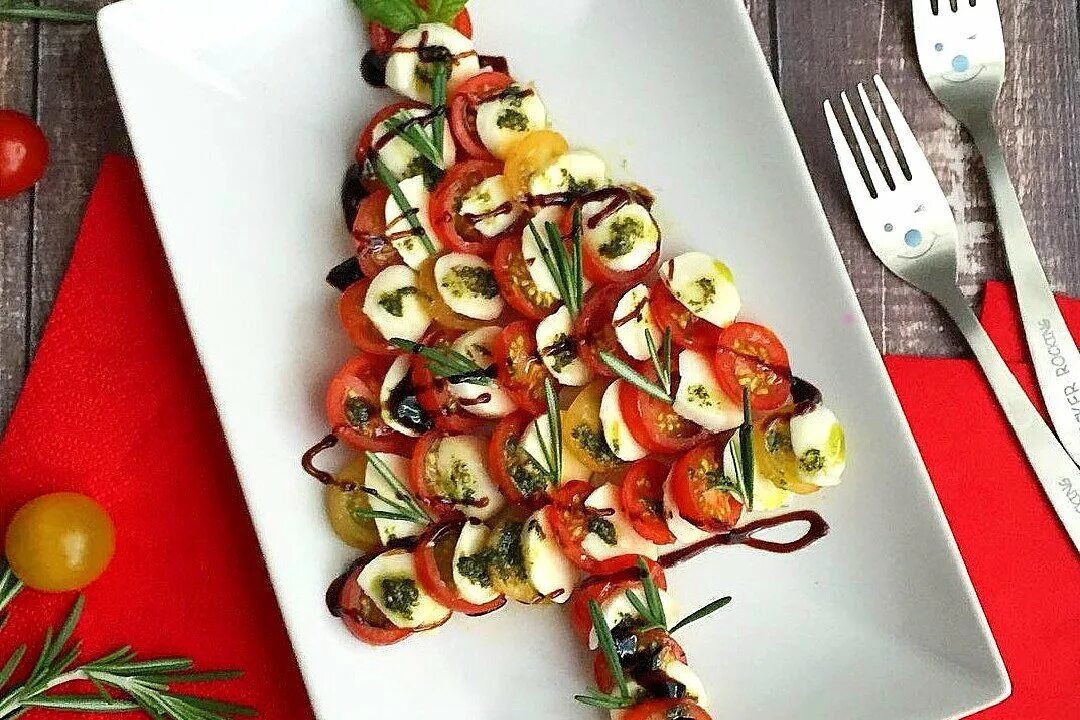 Закузакуски на новый год. Оригинальное меню на новый год. Украшение новогодних блюд. Оригинальные новогодние блюда. Меню новогоднего стола от шефа.