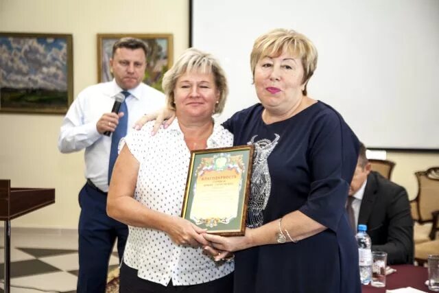 Школа 9 одинцово учителя. Школа 17 одинцово директор. Директора школ одинцово. Мбоу одинцовская лингвистическая гимназия. Начальник управления образования одинцовского района.