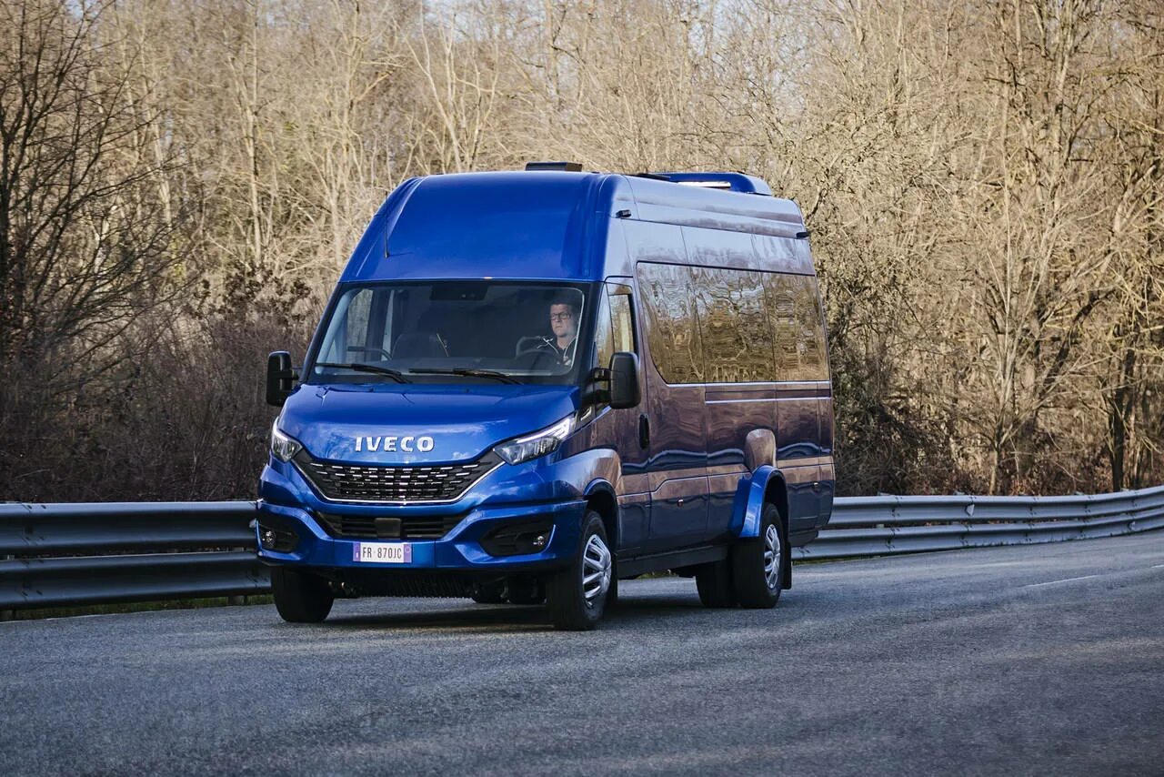 Iveco Daily 2021. Микроавтобус Ивеко Дейли 2021. Iveco Daily 2020. Ивеко Дейли 2020. Ивеко дейли 2018