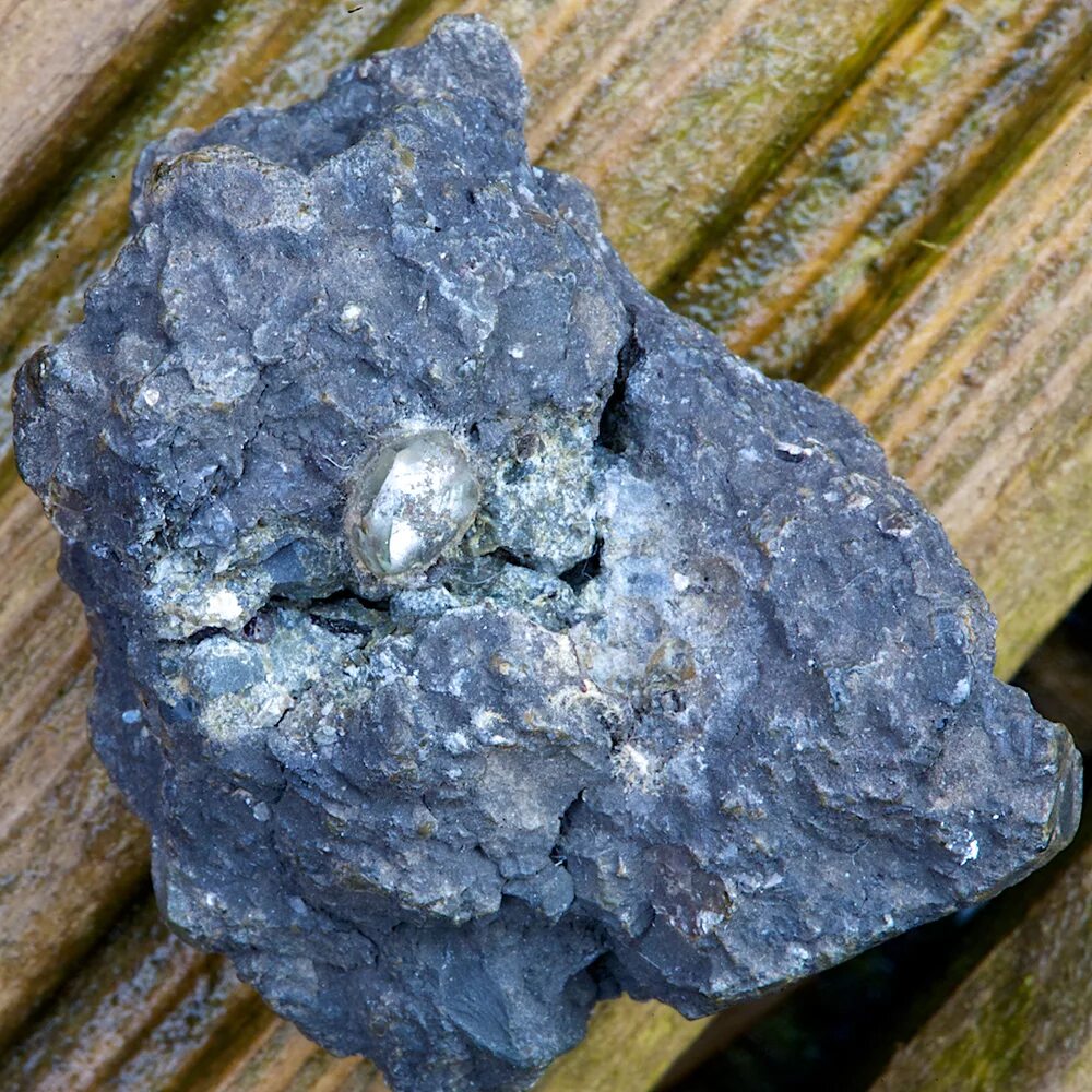 алмазная порода кимберлит. кимберлит камень минерал. кимберлитовая брекчия. алмаз руда. мелантерит (melanterite).