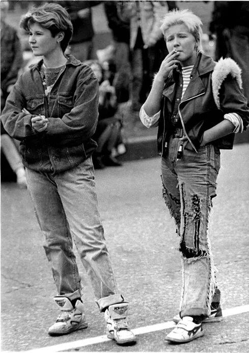 Поколение 1990. Поколения 80x. Мода 90е в россии подростки. Как называется поколение 90 х. Мода конца девяностых.