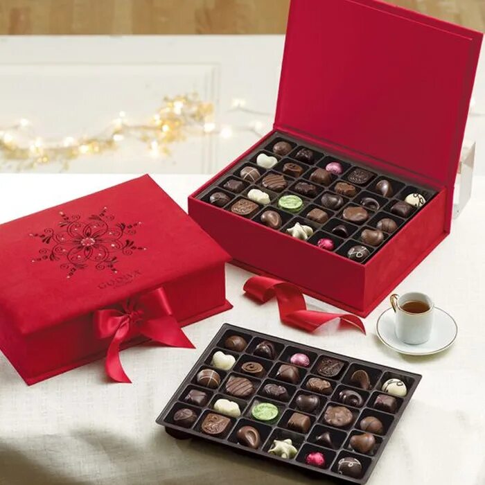 Самые вкусные конфеты на подарок. Красивые конфеты в коробках. Подарочные коробки. Коробочки для конфет. Конфеты в коробке подарочные.