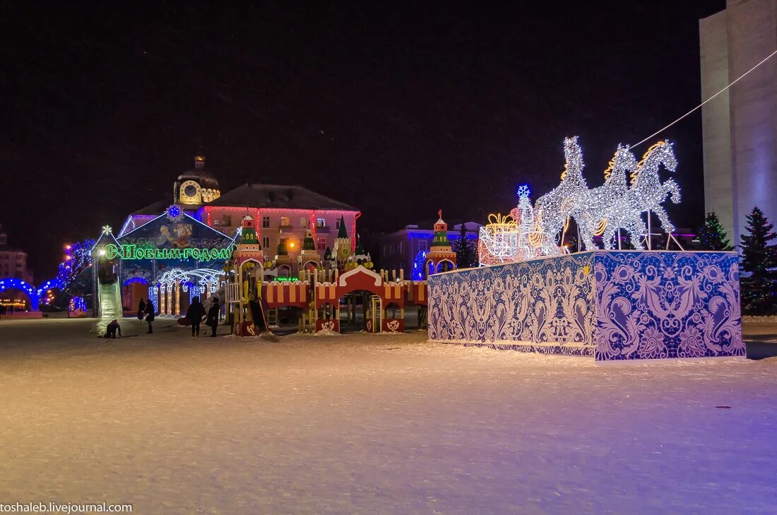 Саранск. Новогодний саранск. Саранск зима 2022. Площадь тысячелетия саранск. Саранск кремль.