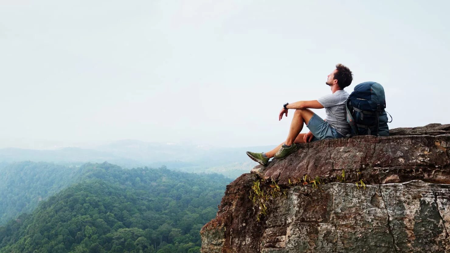 Путешествия картинки. Slow travel. Slow tourism. Путешественник в горах. Фотосессия на яхте на закате.