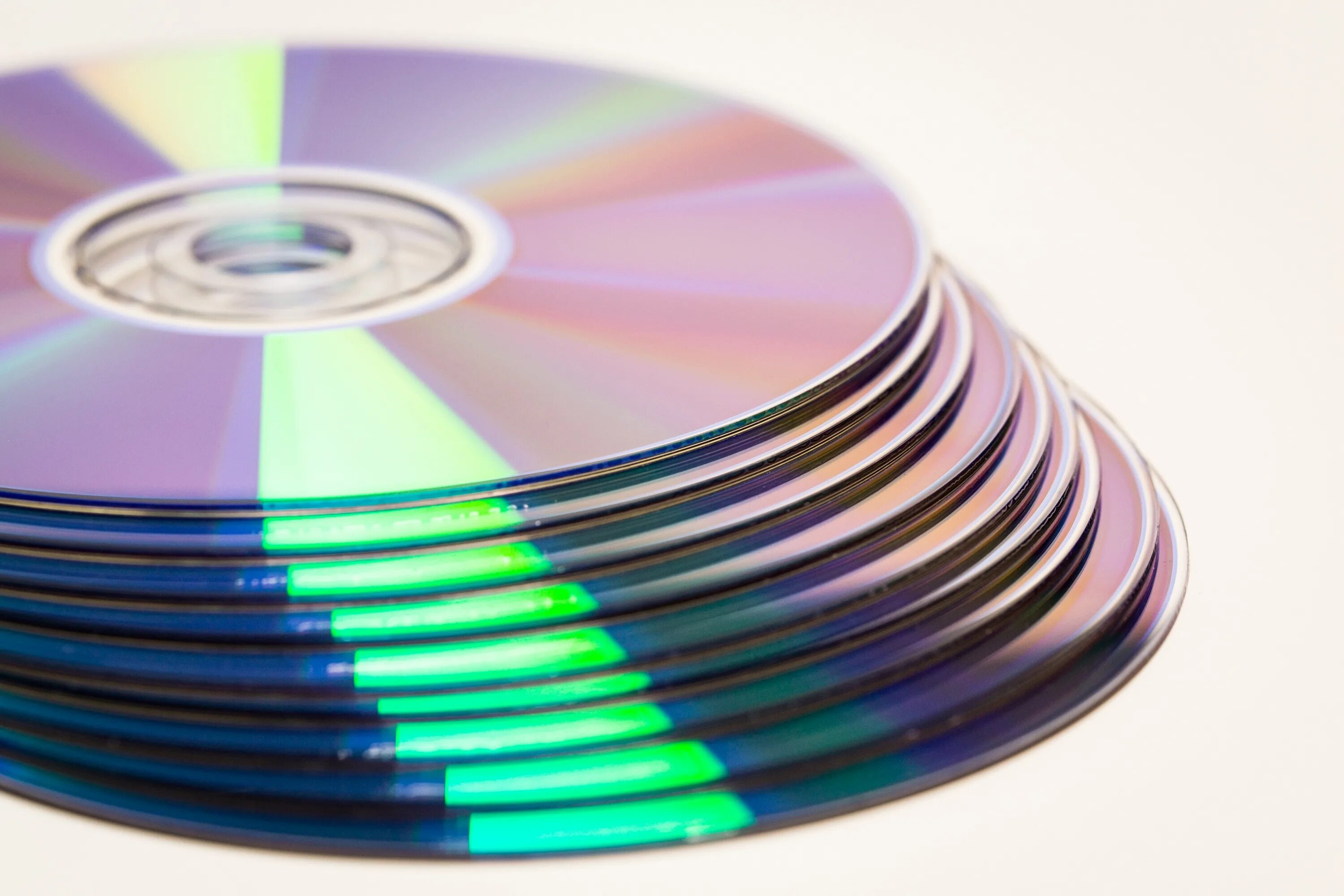 DVD-диски (DVD – Digital versatile Disk, цифровой универсальный диск),. Оптический диск (Optical Disc). Компакт диск. Компакт диск DVD.