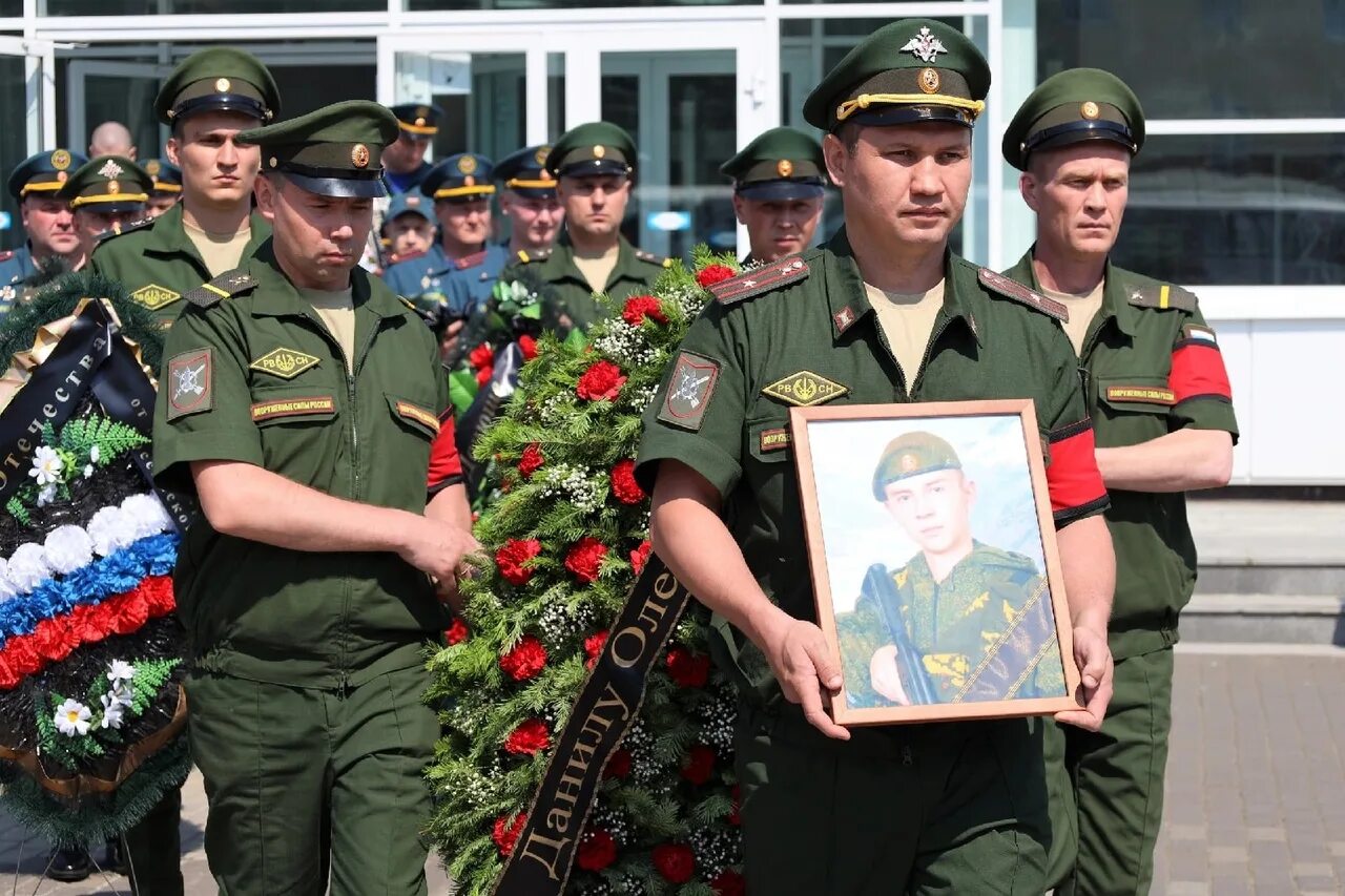 Новости сво 24 г. Похороны военнослужащего. Прощание с военнослужащими.