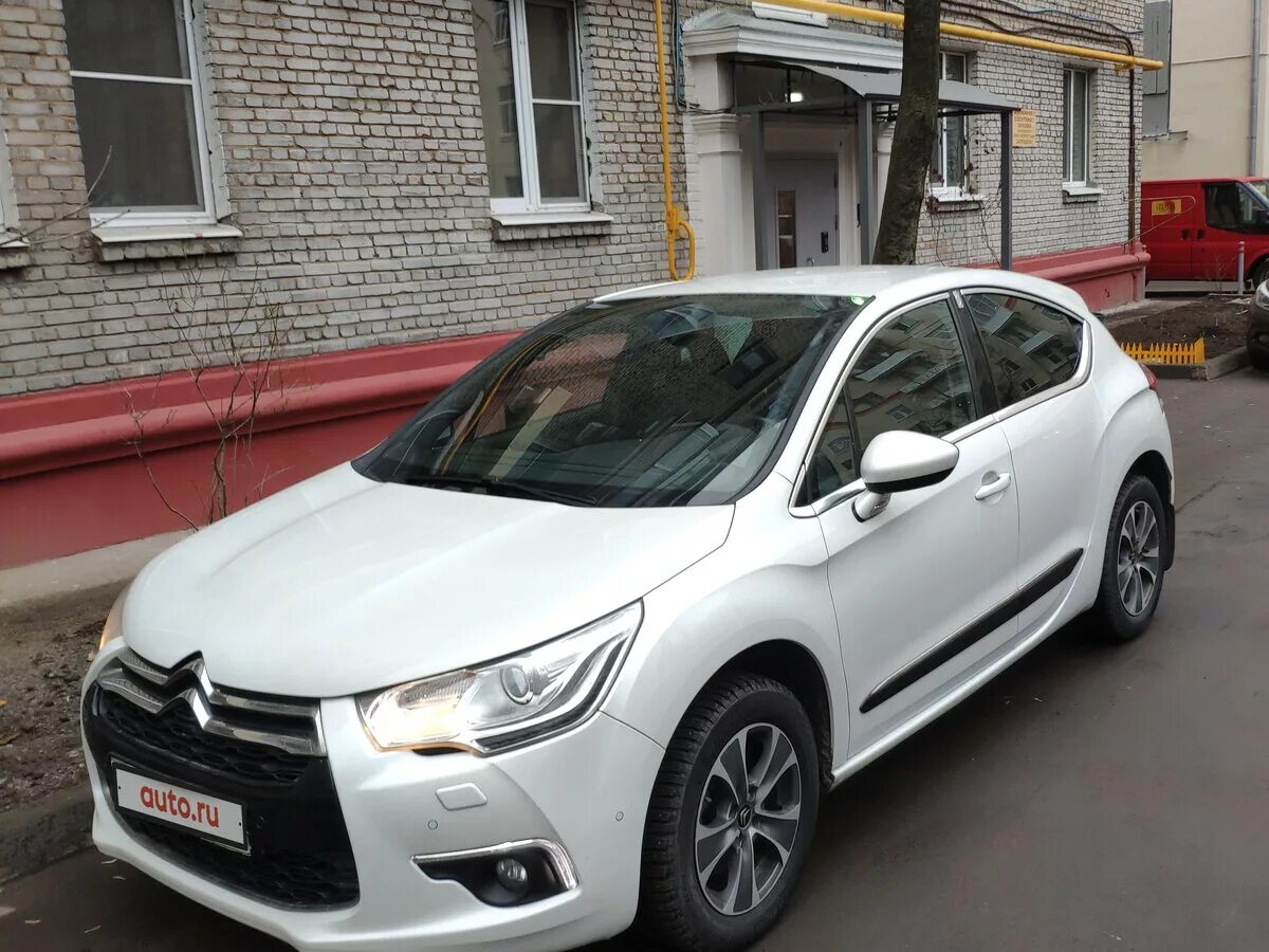 Купить ситроен могилев. Citroen ds4. Citroen ds4 белый. Белый Ситроен ds4 хэтчбек. Ситроен ds4 2013.