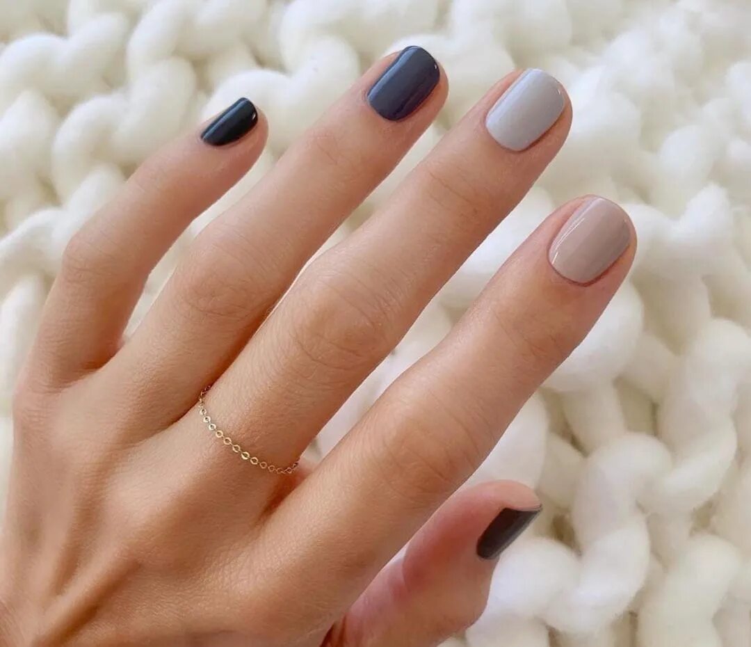 модный короткий квадрат. модный короткий квадрат. маникюр на короткие квадратные ногти. матовый френч. красивый маникюр на короткие квадратные ногти.