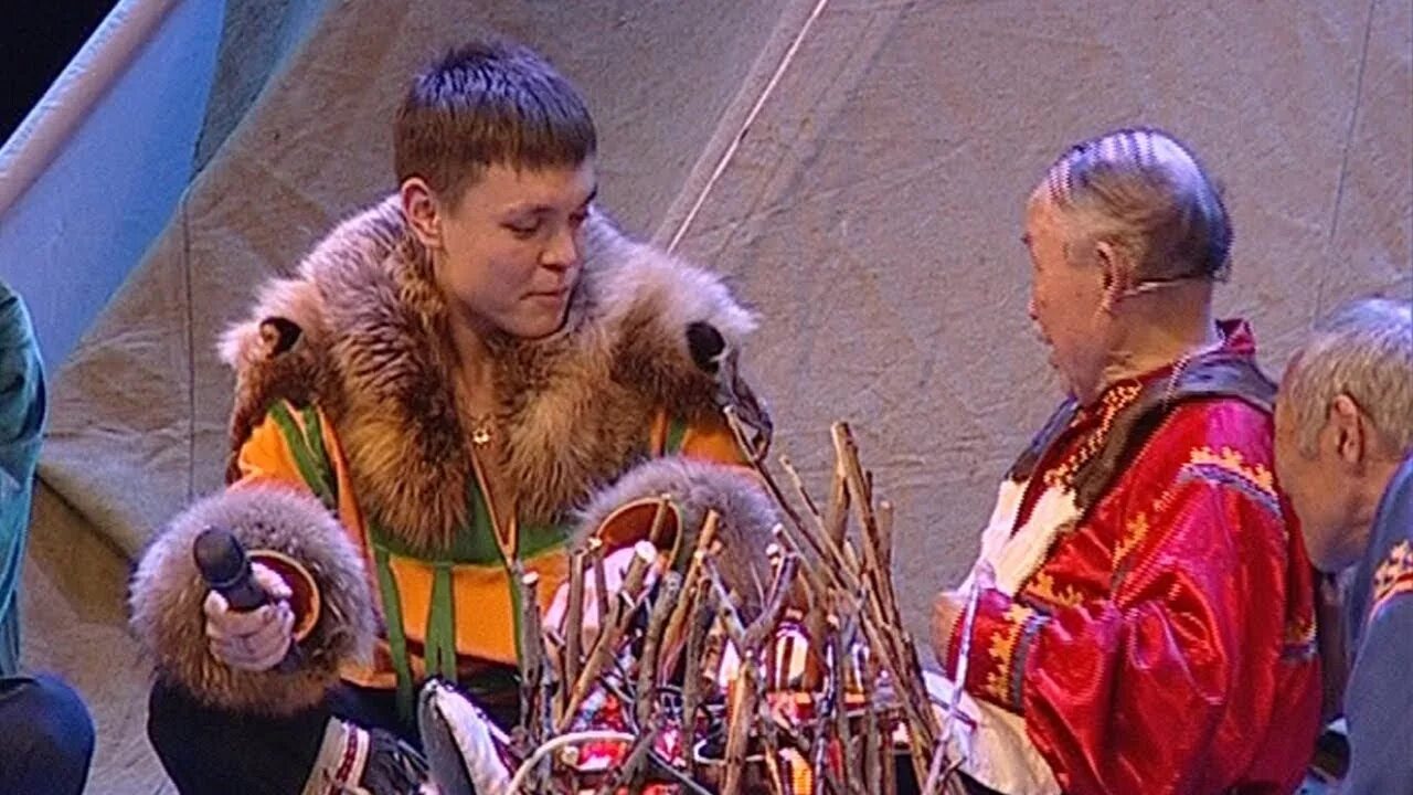 Языки коренных народов севера. Конкурс национальной одежды на ямале. Департамент по коренным малочисленным народам. Ненцы ханты манси. Ненцы шаманы.