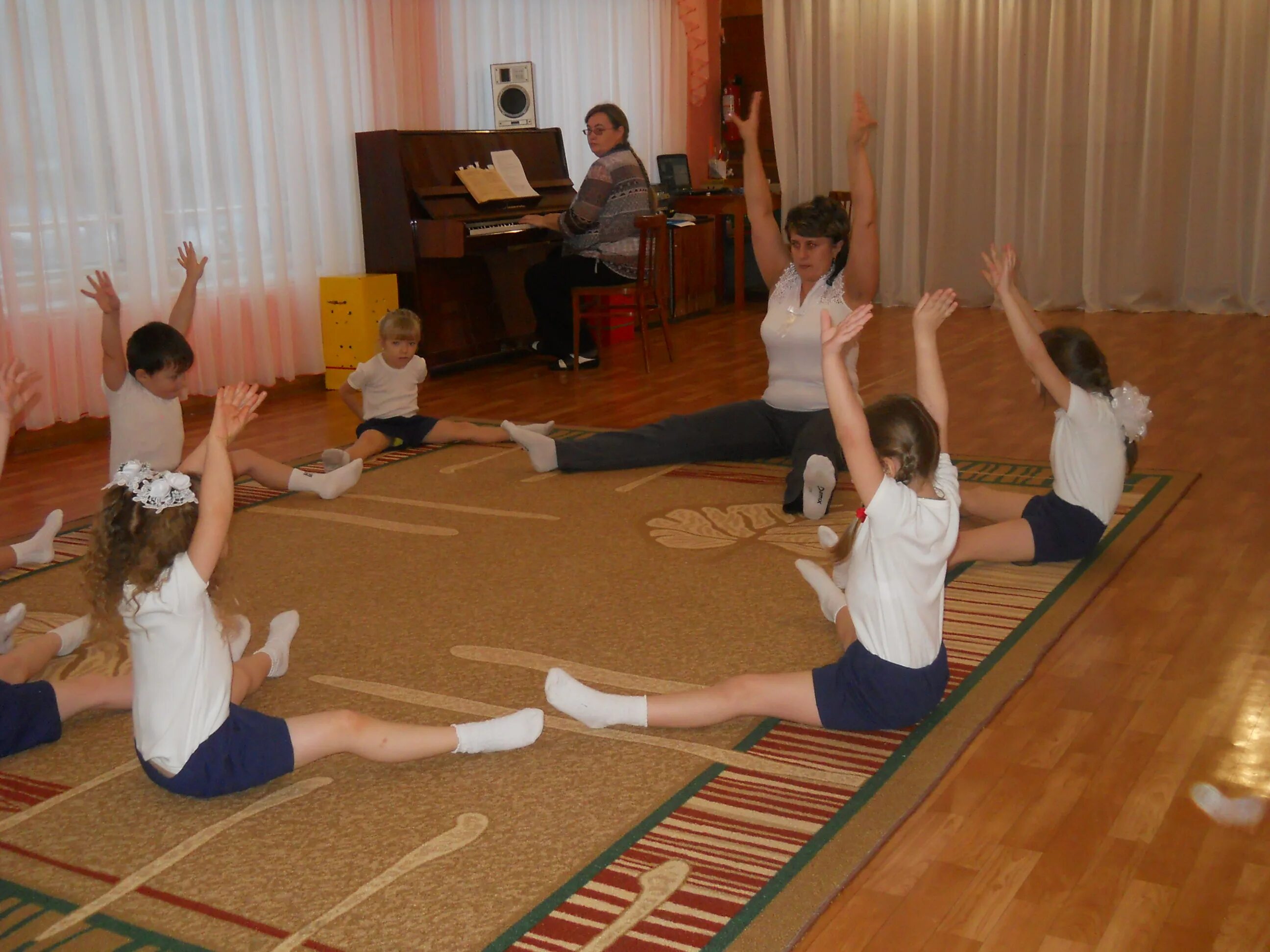 Игровой стретчинг для детей дошкольного возраста. Игровой стретчинг в детском саду. Детский стретчинг в детском саду. Стретчинг в детском саду. Стретчинг гимнастика для дошкольников.