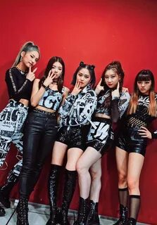 Участницы группы itzy