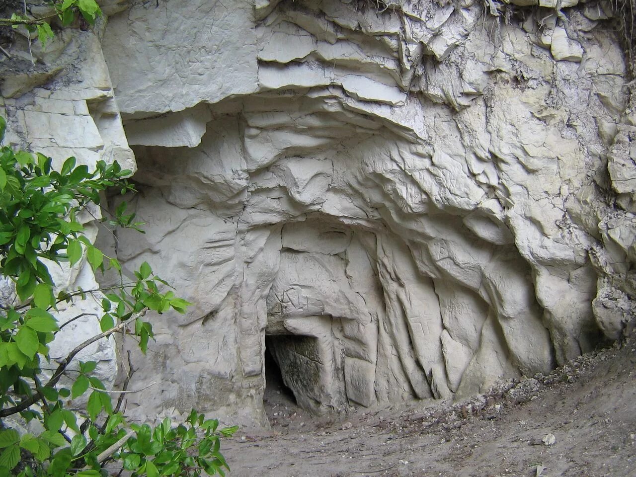 хвалынск пещеры. хвалынский санаторий пещера. хвалынск пещеры. хвалынск пещеры. санаторий пещера монаха саратовская область.