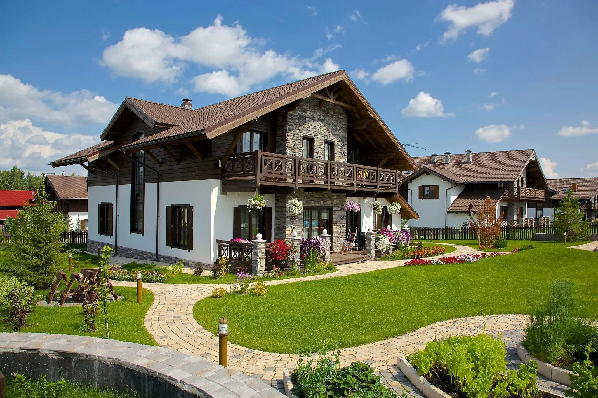 фасады домов красноярск. фасад фиброцемент кедрал. отделка фасада короедом и камнем. фасады домов красноярск. фасады домов красноярск.