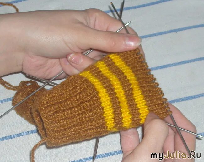 на сколько петель вязать мужские носки 43 размера спицами. набор петель для носков спицами. носки для новорожденных спицами размер. набираем петли на детские носки. носки для новорожденных спицами.