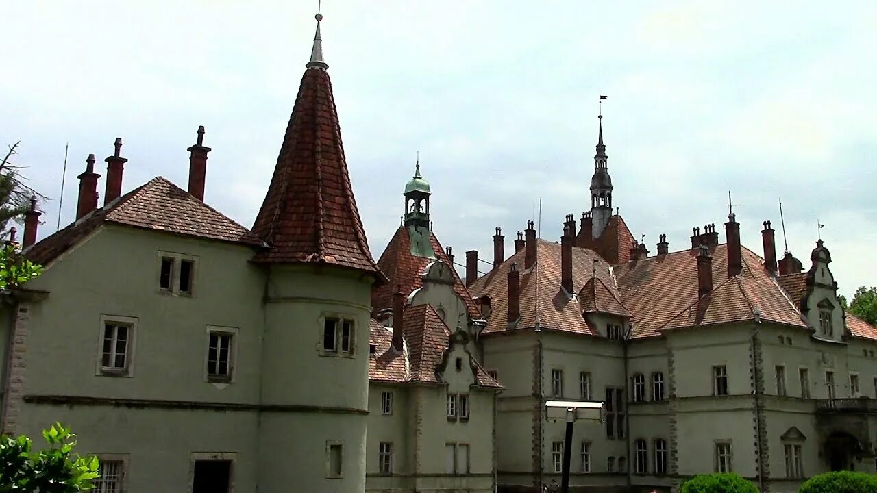 Замок шенборн. Замок паланок в мукачево. Замок шенборн в закарпатье. Замки закарпатья. Дворец шенборнов закарпатье.