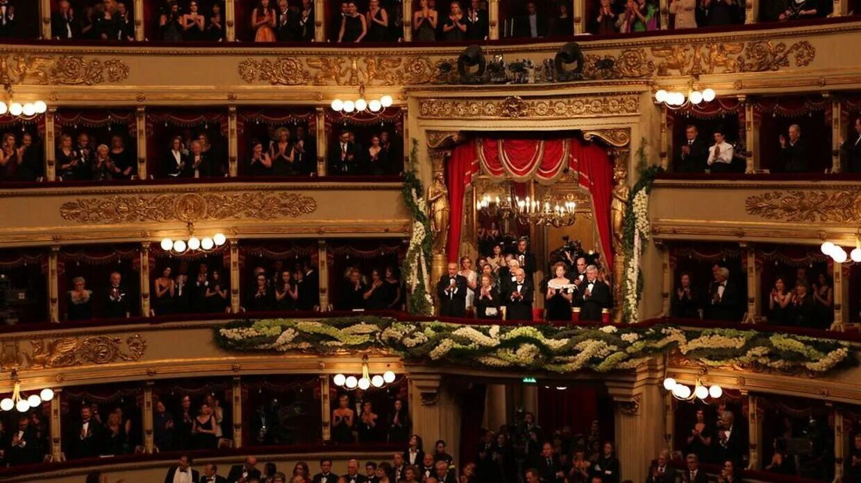 Карин театры. Театр ла скала в Милане. Опера в Италии ла скала. Театр ла скала сцена.
