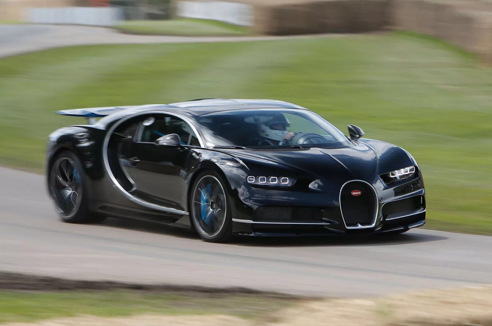 Bugatti chiron скорость. Бугатти ЧИРОН. Бугатти Широн скорость. Бугатти Шерон Макс скорость. Бугатти ЧИРОН 2022.