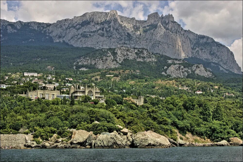 Алупка Крым ай Петри. Алупка гора ай Петри. Воронцовский дворец ай Петри. Воронцовский дворец и гора ай Петри.