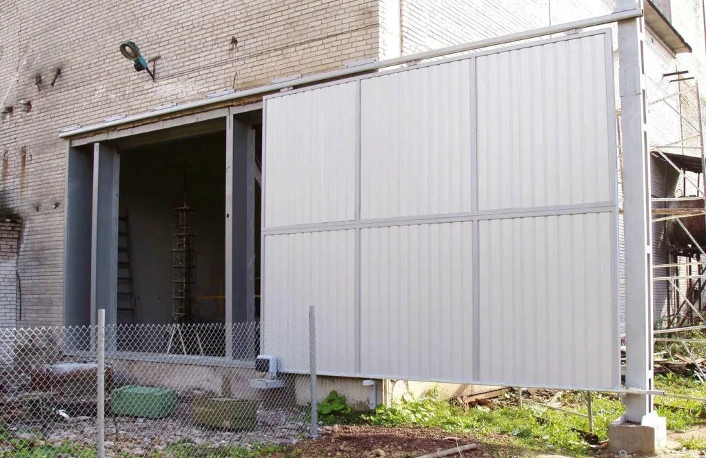 Движение ворота. Откатные ворота 3500. Откатные ворота 3м 1,5м. Откатные ворота консольного типа махаон 150. Откатные ворота на склоне.