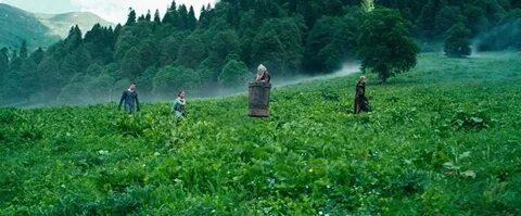Кто поет песню в последнем богатыре