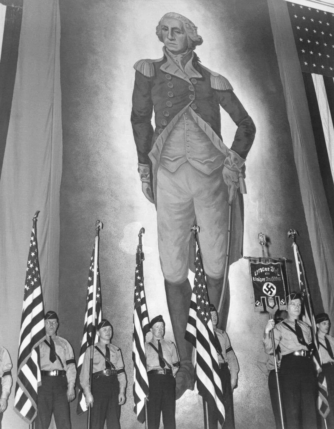 Съезд американских нацистов в Madison Square Garden. Нью-Йорк. США. 1939. Третий Рейх 1939. США В 40-Е германо американский Союз. Джордж Вашингтон и флаг третьего рейха. Фашистская америка