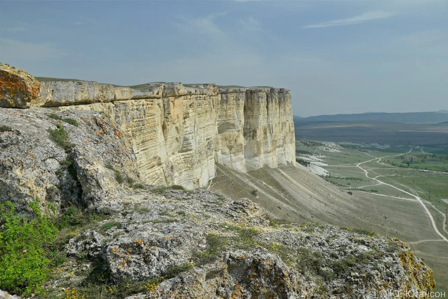 Белая скала АК-Кая Крым. Белая скала Белогорск. Гора белая скала Крым. Белая скала Белогорский район Крым.