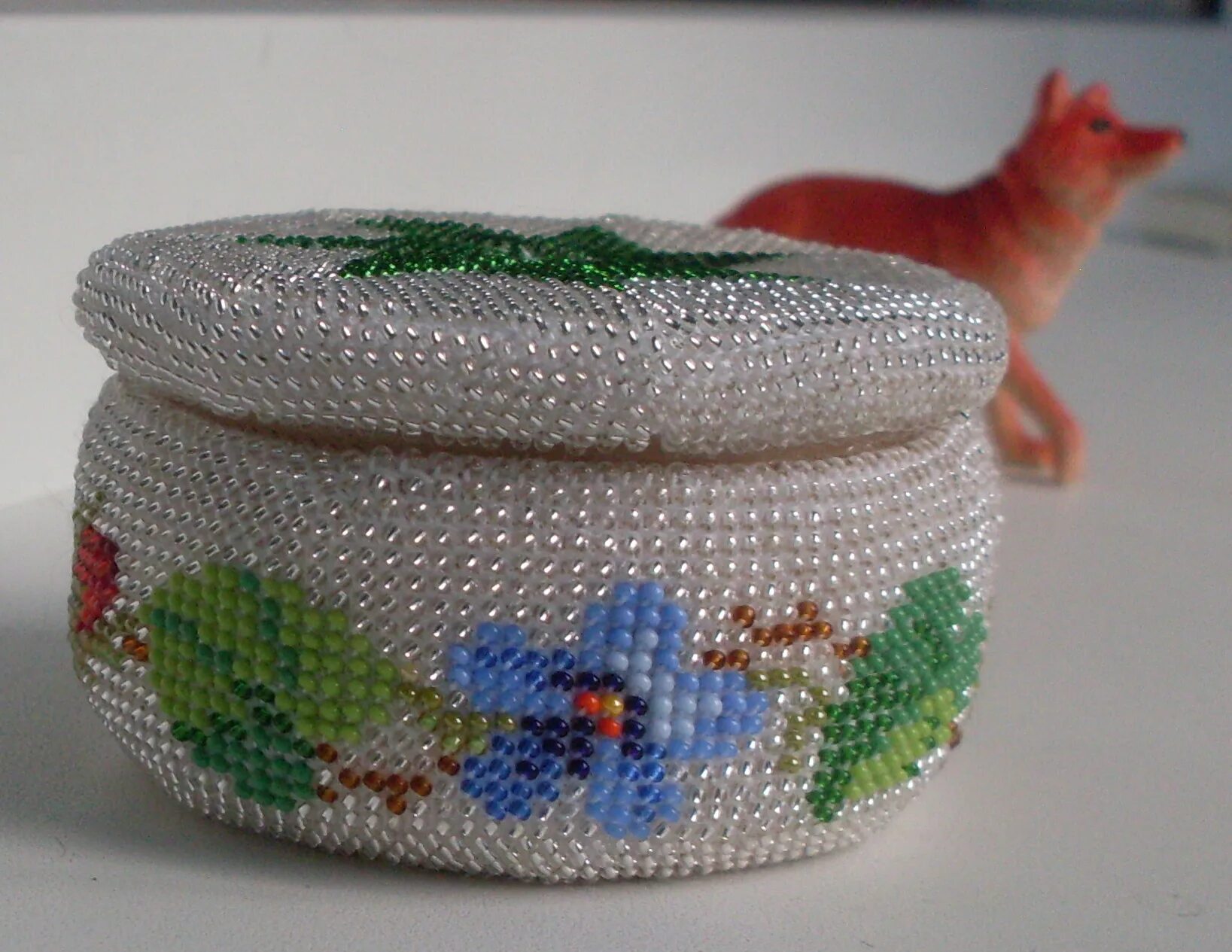 Плетение из бисера. Деревья из бисера. Плетение бисером кольцо. Бисероплетение кольца. Фигурки из бисера.
