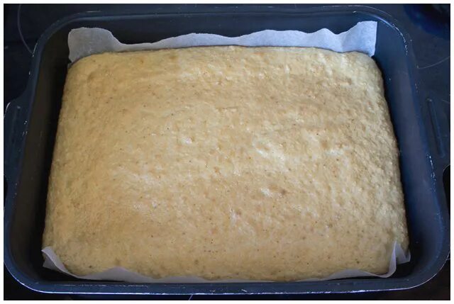 бисквит в духовке. бисквит в духовке. бисквит классический в духовке на противне. бисквитный корж на противне в духовке. бисквит классический в духовке на противне.