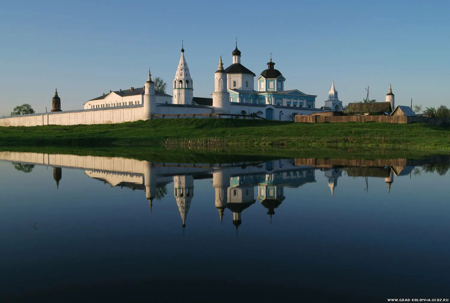 Бобреневский монастырь коломна. Бобренев монастырь коломна. богородице-рождественский бобренев монастырь г.коломна. бобренев монастырь коломна вид сверху. старо голутвинский монастырь коломна.