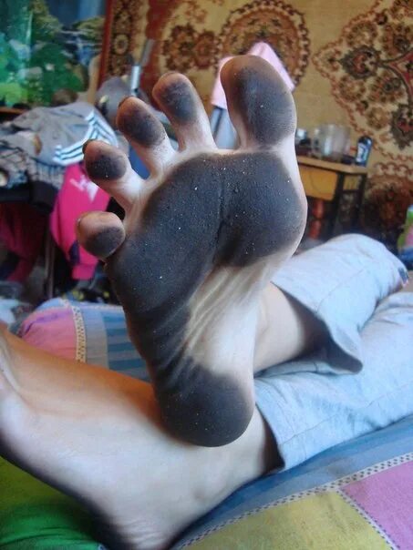 Rbfeet кристи. Пятки девочек. Девушки с грязными пятками. Грязные пятки девушек. Грязные пятки девушек.