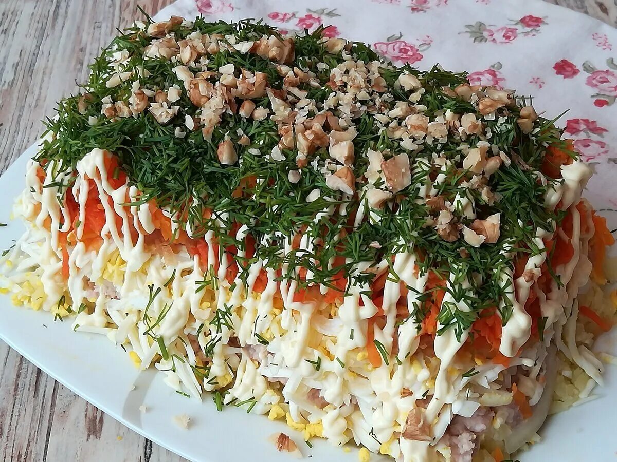 Салат. Вкусные салаты без яиц. Салат. Салат французский слоями. Красивые салаты на день рождения.