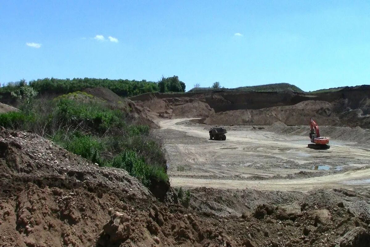 Уголь в руках. Парчег республика коми. Добыча полезных ископаемых. Карта природных ископаемых республики коми. Добыча нефти тайга западной сибири.