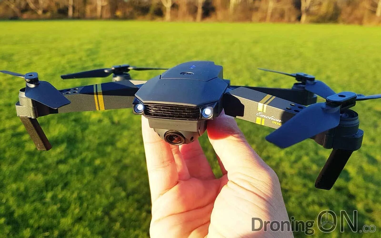 Коптер расстояния полета. Квадрокоптер e58 Pro. Квадрокоптер Eachine e58 FPV. Eachine pro58 FPV Drone. Коптер Eachine Pocket Drone.