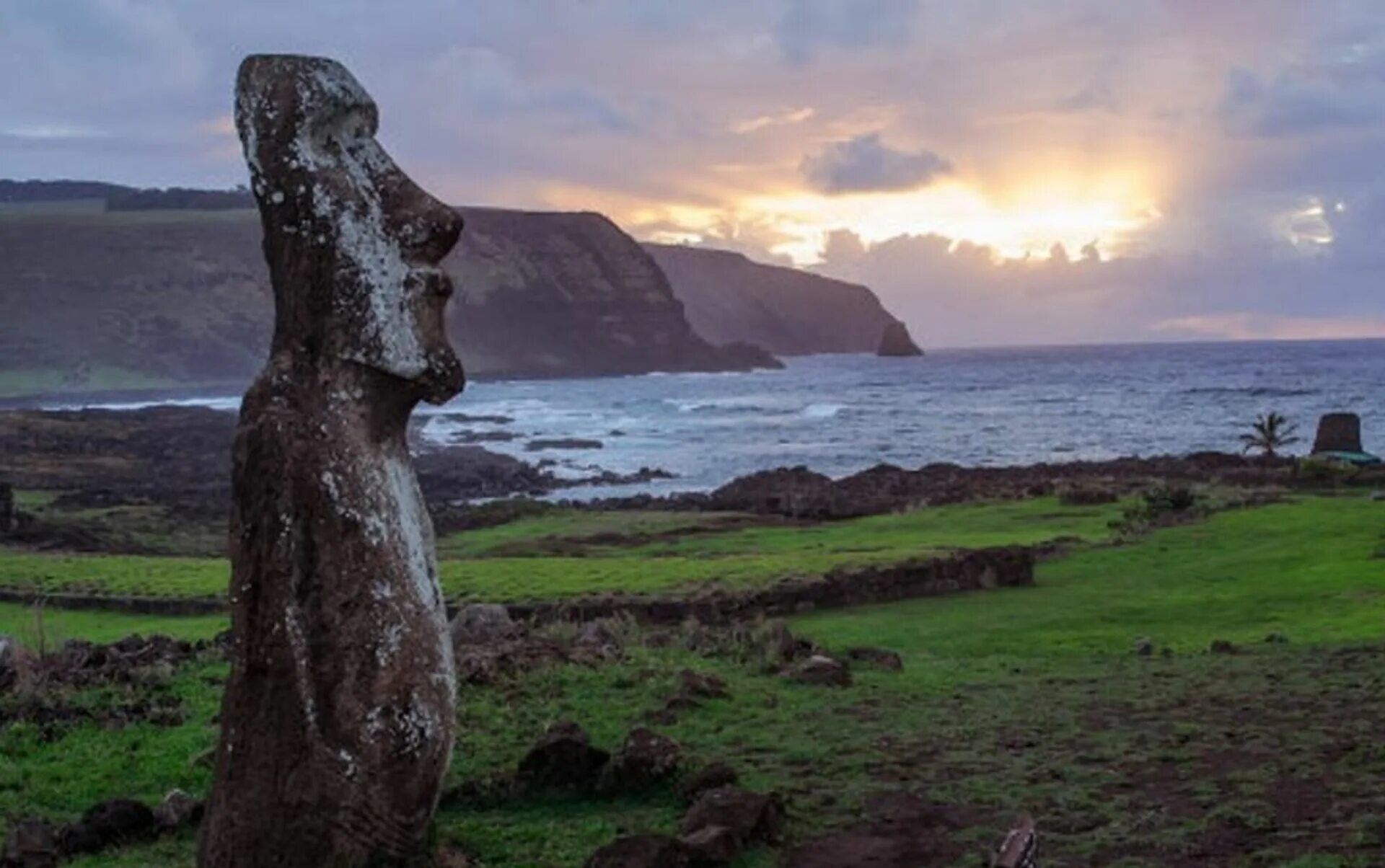 Истукан 4 буквы. Эль-гиганте моаи. Моаи на острове пасхи. Истукан 4 буквы. Земля стоунхендж остров пасхи.