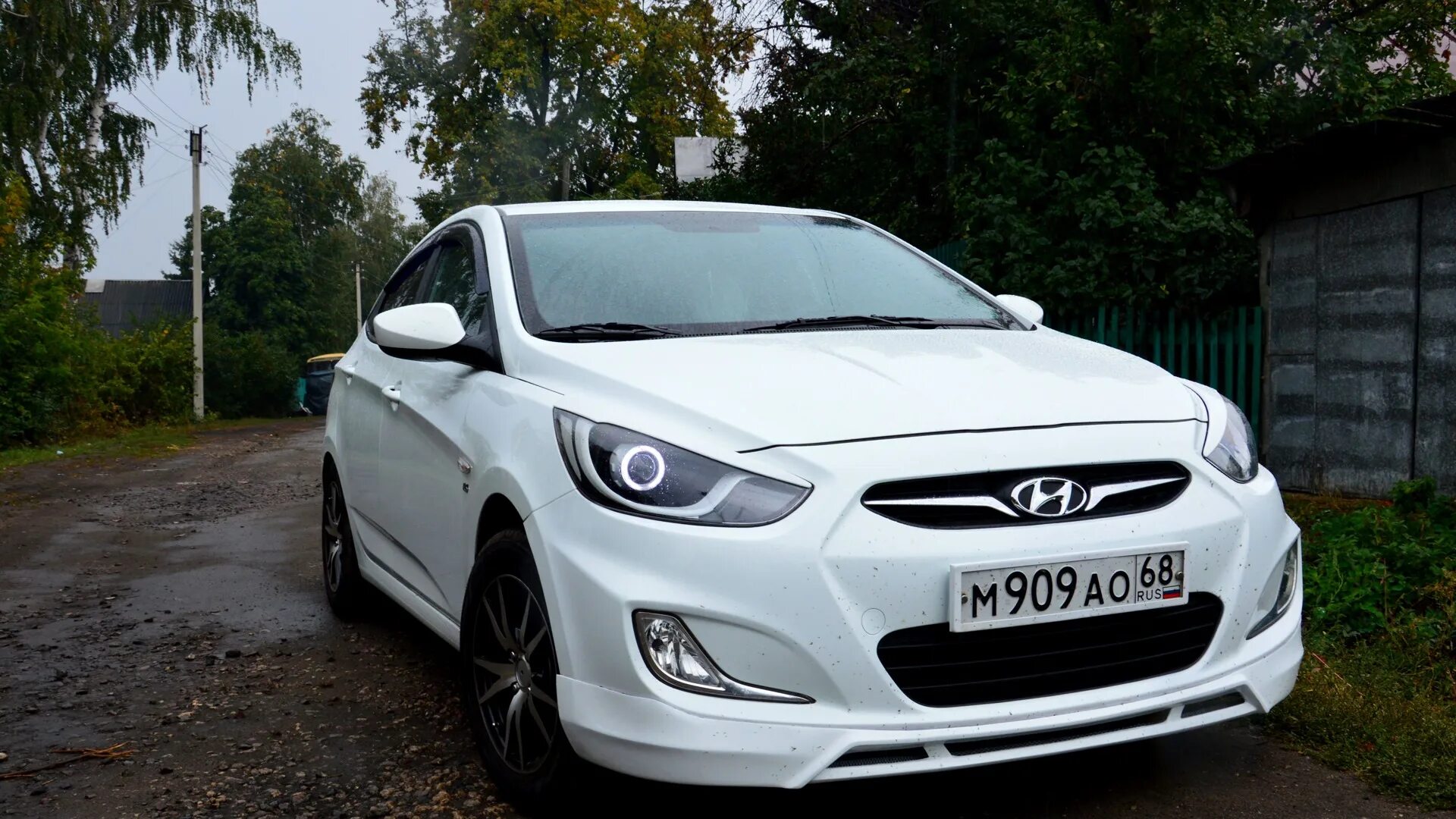 Делай хендай солярис. Hyundai Solaris 2012. Линзы на Hyundai Solaris 2012. Линзы Hyundai Solaris 1. Хендай Солярис 2012 с линзами.