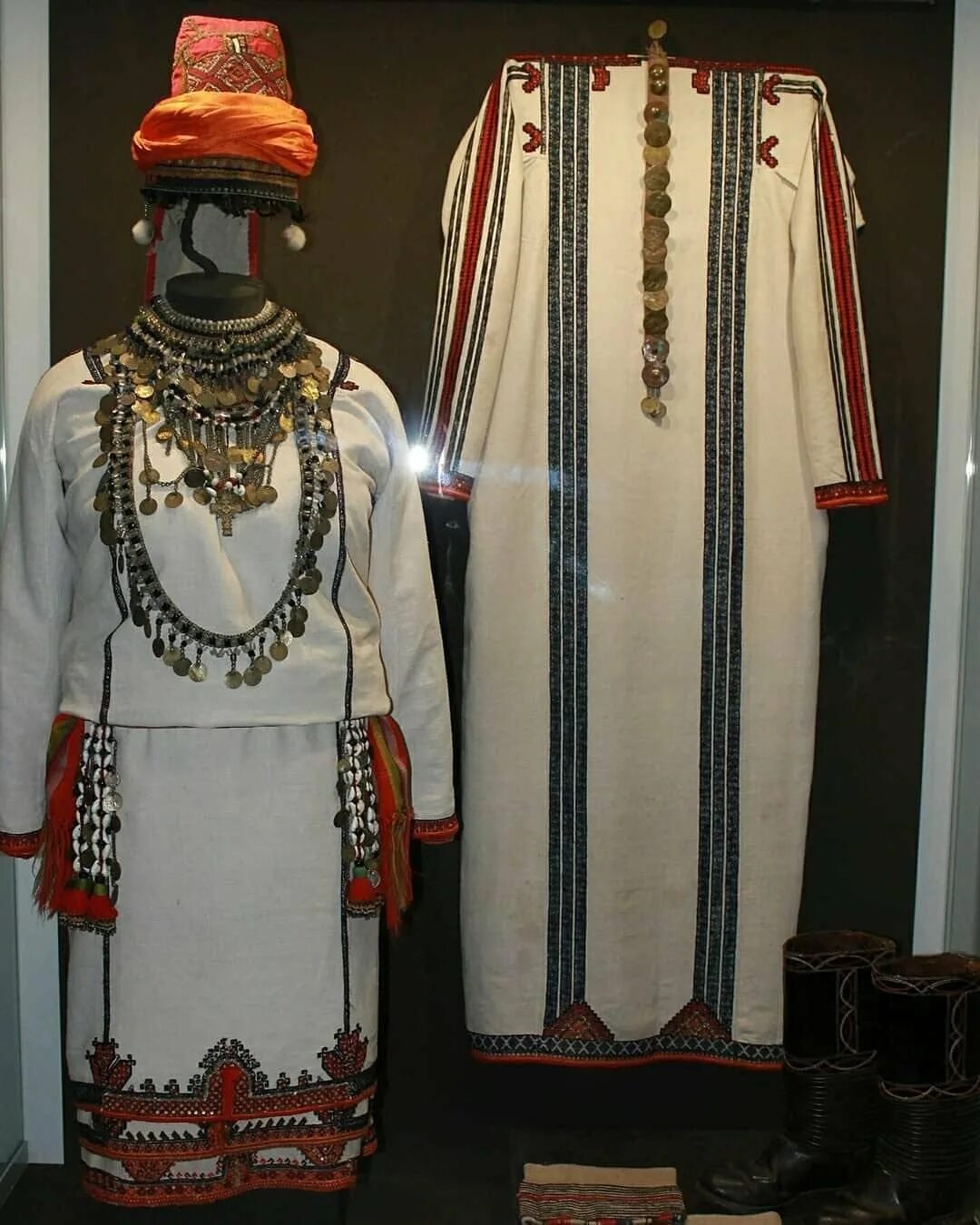 мордовская одежда. национальный костюм мордовии мокша. мордовский костюм эрзя. мордовский национальный костюм мокша и эрзя. национальный костюм мордовии мокша.