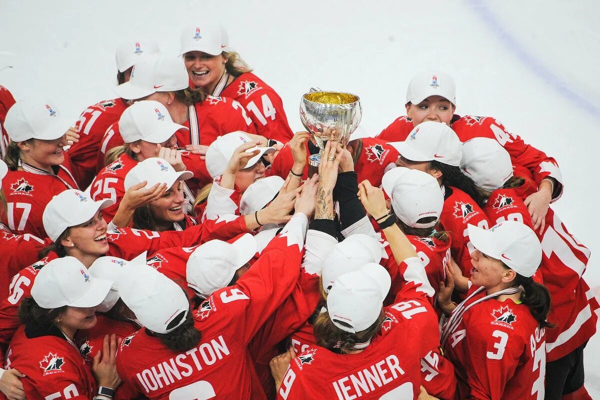 Сколько раз становилась чемпионом сборная команда канады. Женская сборная команда по хоккею Канада. Сборная Канады по хоккею 2012. Женская сборная Канады по хоккею с шайбой.