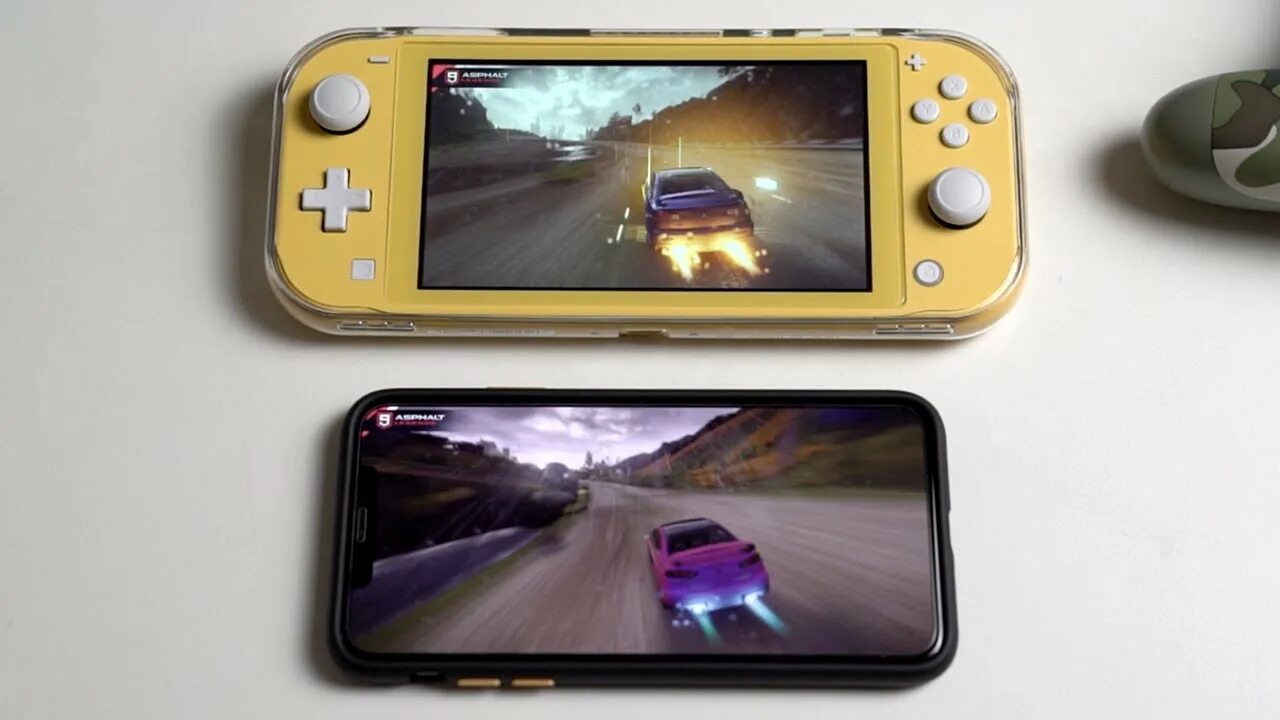 Iphone switch. Nintendo switch lite vs iphone 11. nintendo switch lite vs nintendo switch. iphone 11 switch lite. нинтендо на айфоне.