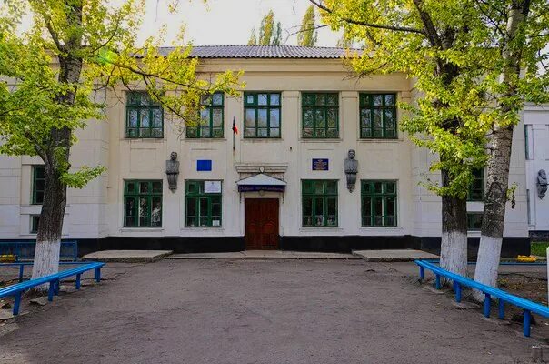 Emco 1 судно. здание шахтерскантрацит. шахтёрск (город). буксир вега сахалин. шахтëрск школа №1.