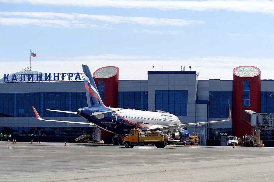 Аэропорт москва калининград. Калининград храброво самолеты. Аэропорт москва калининград. Самолет аэропорт калининград. Аэропорт москва калининград.