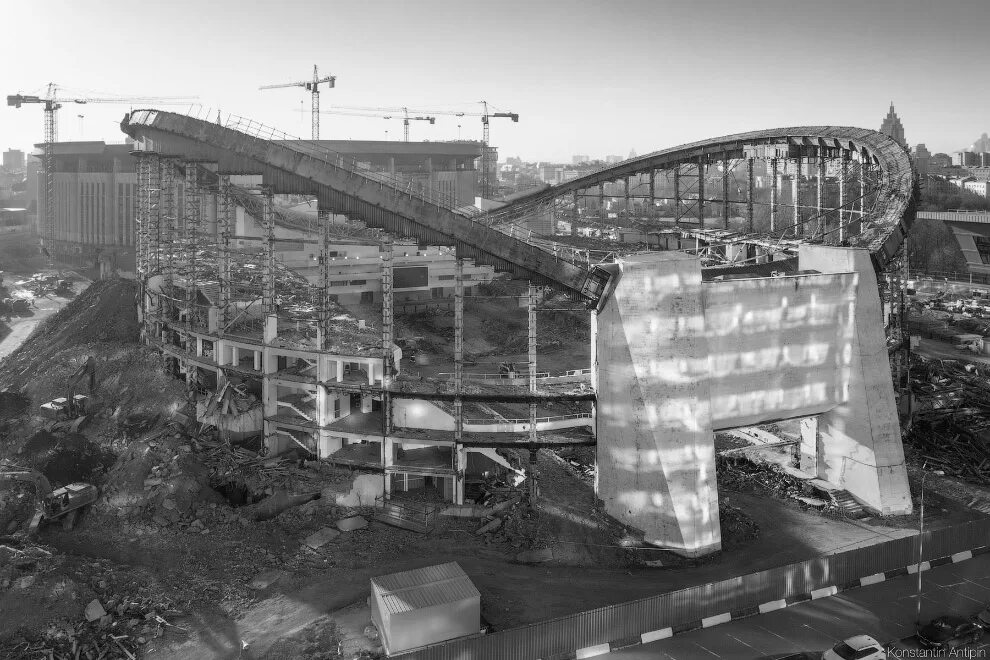 Демонтаж экскаватором. Прием металлолома. Сносят гаражи в москве. Химки старые дома. Гараж ракушка во дворе.